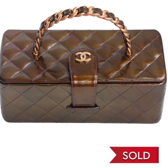 CHANEL Handbags - CHANEL Vintage Iridescent Olive Green Patent Leather Vanity Bag